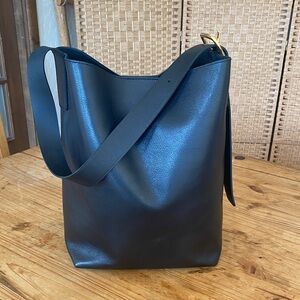 🎉 NWT‼️ MADEWELL BUCKET BAG‼️
